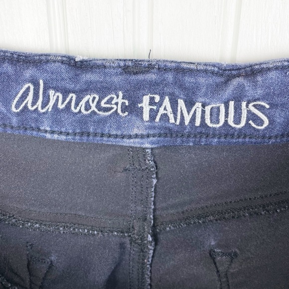 Almost Famous Dark Wash Acid Wash Denim Skinny Jeans Stretch Junior's Size 9 - Picture 4 of 6